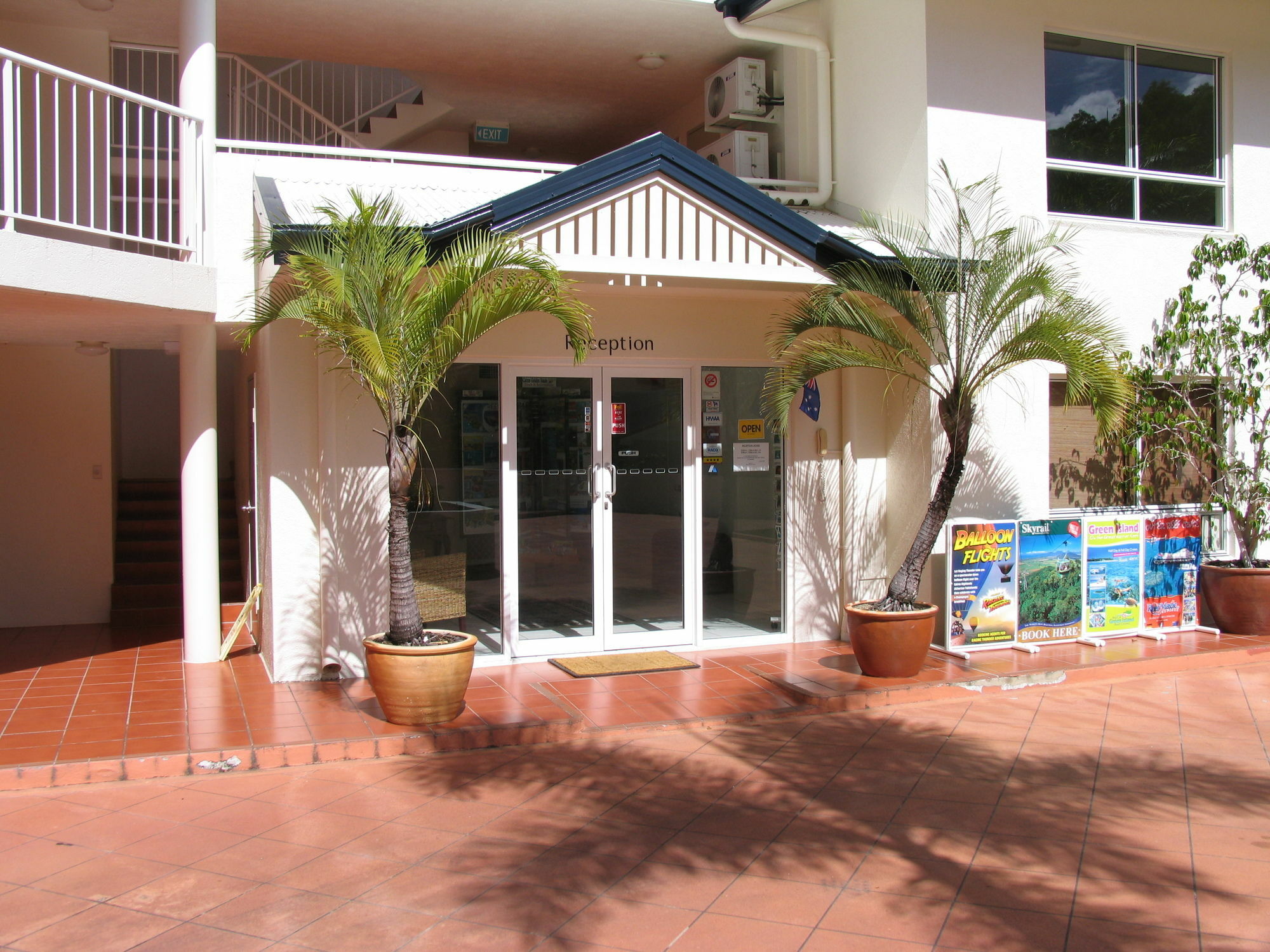 יורקיס נוב Golden Sands Beachfront Resort מראה חיצוני תמונה
